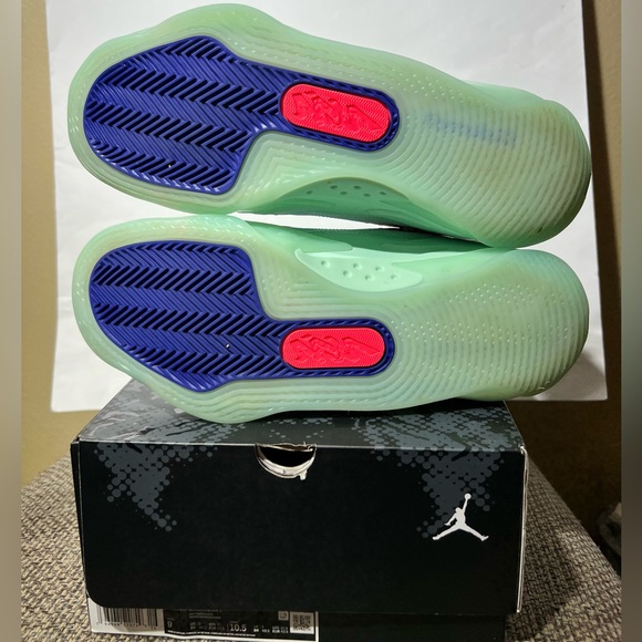 Like New, Size 9 - Jordan Zion 3 Mud, Sweat and Tears with Box - Picture 6 of 15